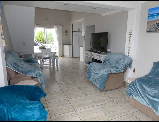 4 BEDROOM HOUSE FOR SALE IN SANDY POINT